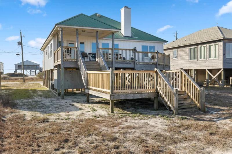 Family Waterfront Island Home Dock Hot Tub - image 10
