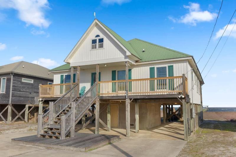 Family Waterfront Island Home Dock Hot Tub - image 43