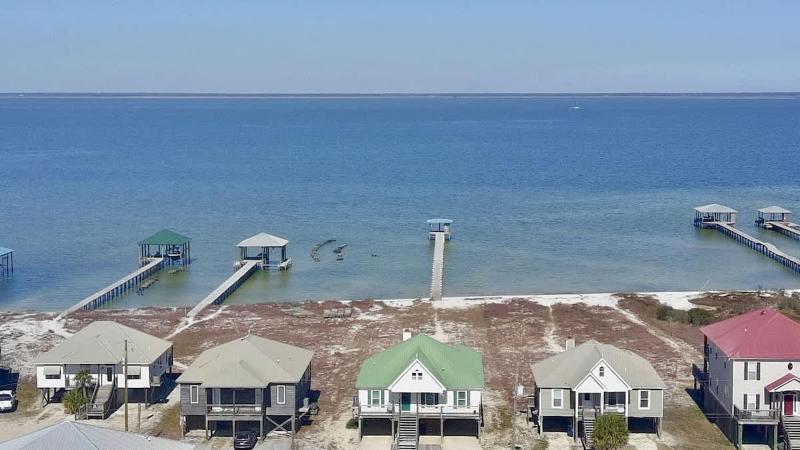 Family Waterfront Island Home Dock Hot Tub - image 34