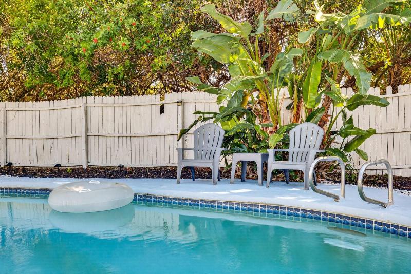 Family Putting Green Oasis BBQ Cornhole Heated Pool - image 31