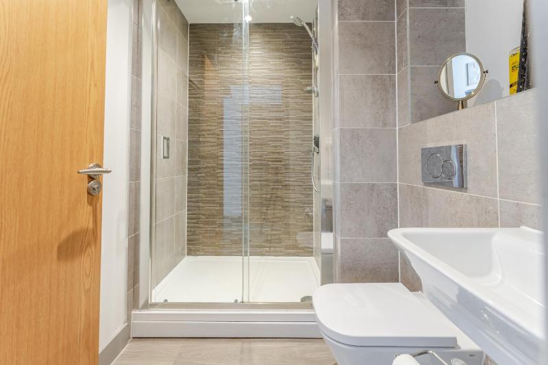 Gorgeous 2 Bed Apartment in Arnos Vale Bristol - image 8