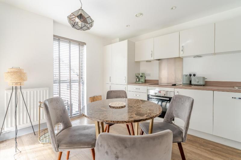 Gorgeous 2 Bed Apartment in Arnos Vale Bristol - image 14