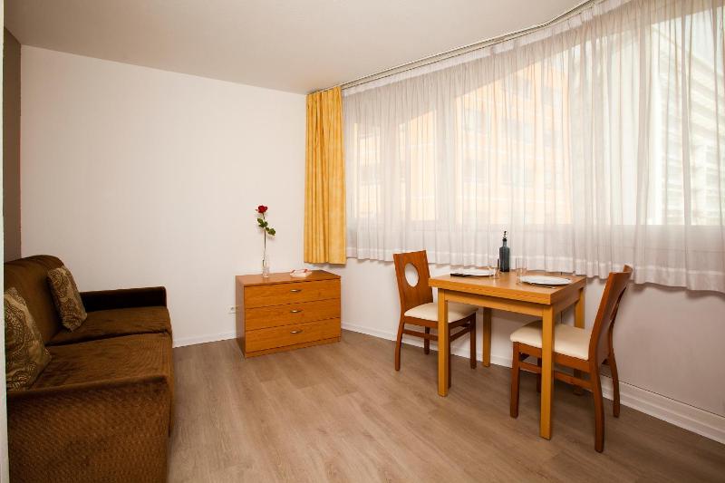 One-Bedroom Apartment with Sofa Bed image 2