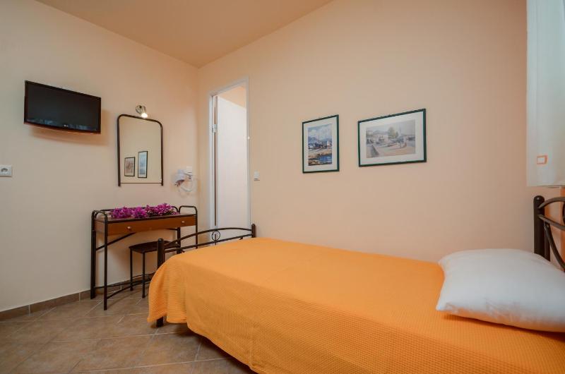 Semi-Basement Apartment image 3