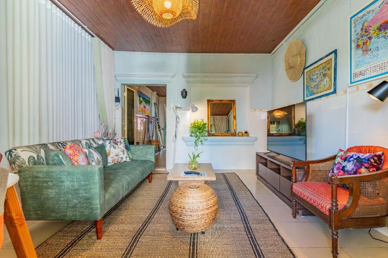 Cozy 1990s Khmer Style Flat in Heart of Tonle Bassac - image 13