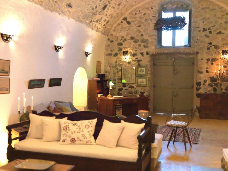 Three-Bedroom House-Lino image 1