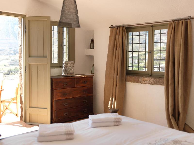 Double Room with Private Balcony and Sea View image 2