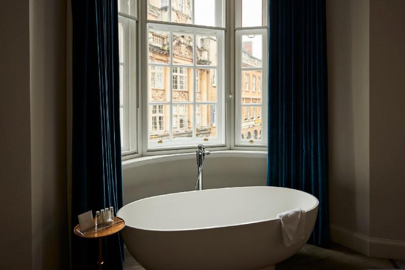 Corner Suite image 3