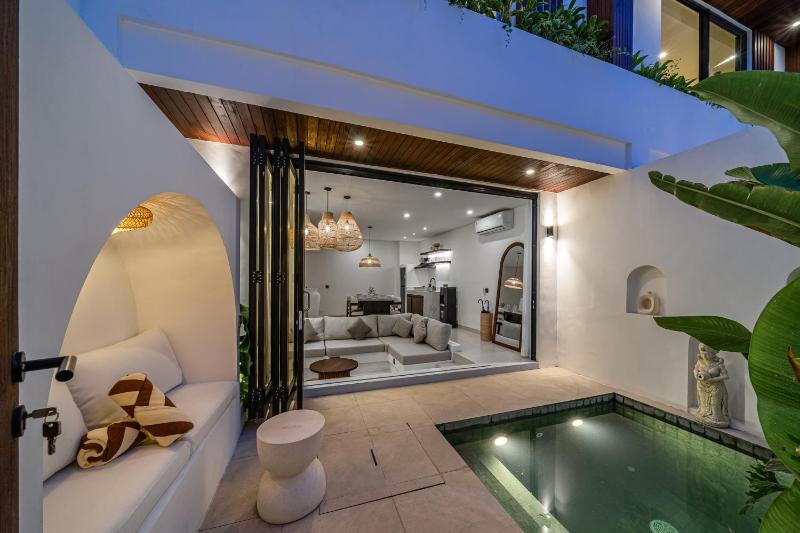 Nova Villa Resort Canggu - Stylish 1 & 2 Bedroom Pool Villas - image 2