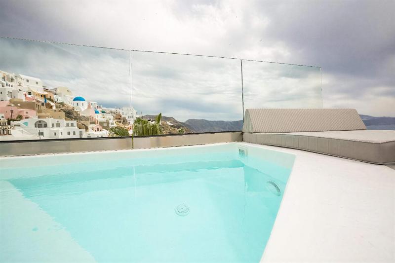 Blessed Blue Boutique Cave Suite - image 49