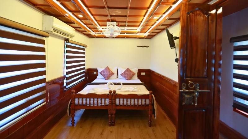 White Rose House Boat - image 25