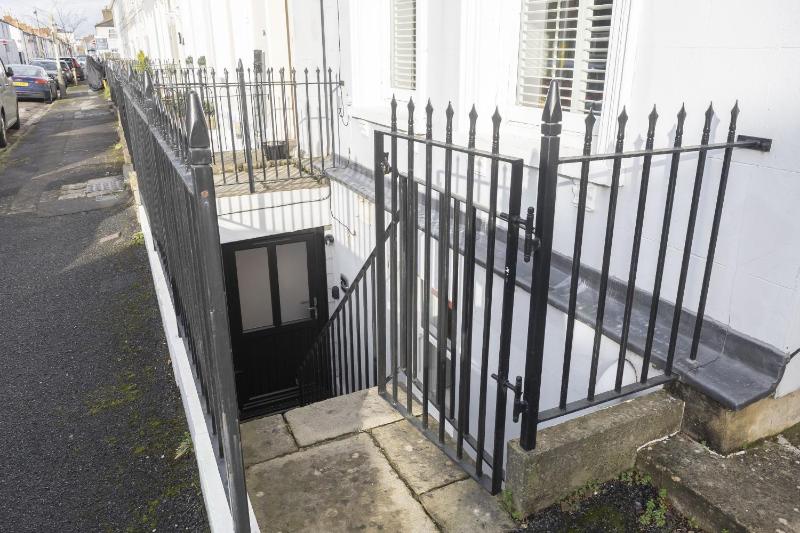 Stylish 1-Bed Apartment in Fairview - image 17