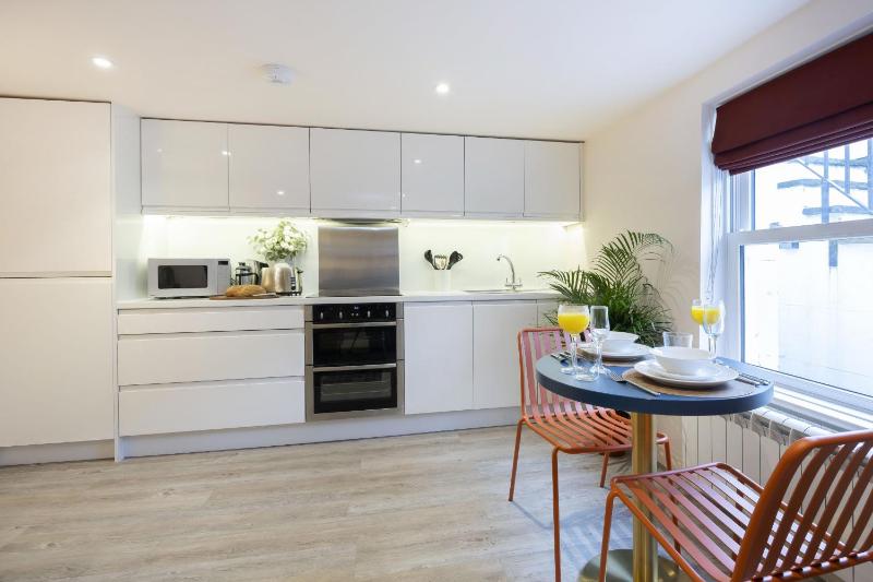 Stylish 1-Bed Apartment in Fairview - image 13