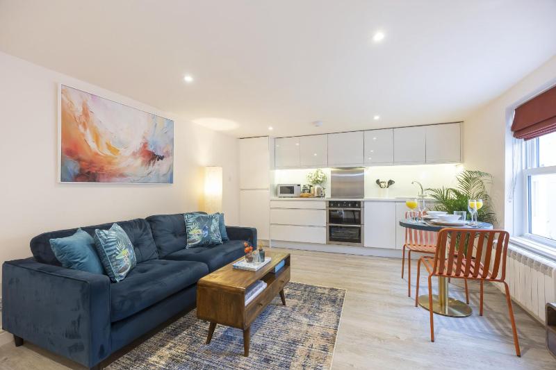 Stylish 1-Bed Apartment in Fairview - image 7