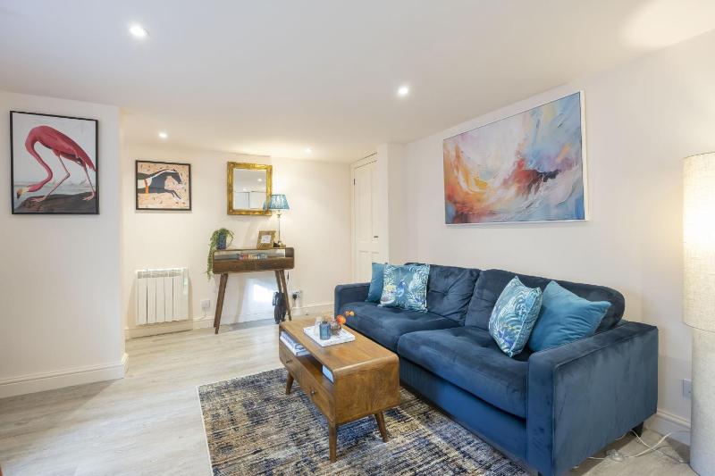 Stylish 1-Bed Apartment in Fairview - image 9