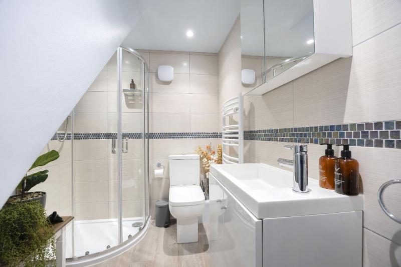 Stylish 1-Bed Apartment in Fairview - image 19