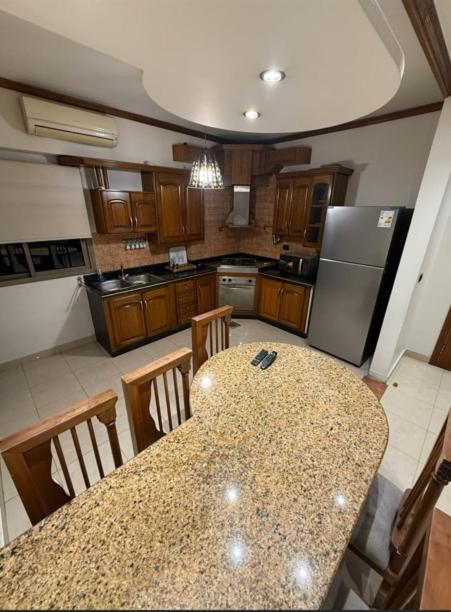 Bright Sea-View Stay in Ain El Mreisseh - image 10