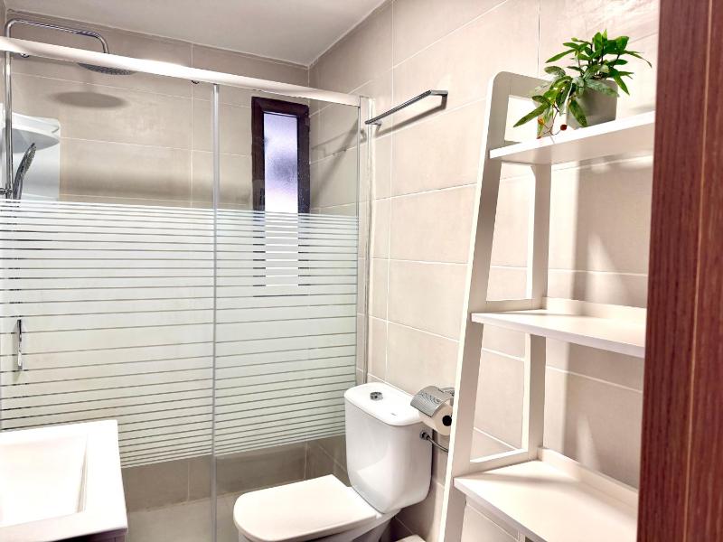 Spacious 2-bedroom & 2-bathroom Apartment at Gemelos 2 - image 7