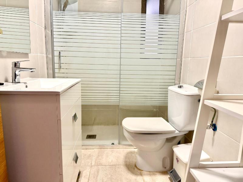 Spacious 2-bedroom & 2-bathroom Apartment at Gemelos 2 - image 2