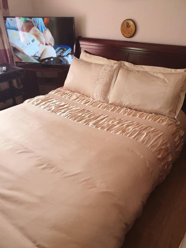 Ensuite Bedroom with Private Toilet and Shower and unlimited WIFI - image 16