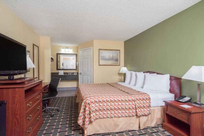  King Room  image 3