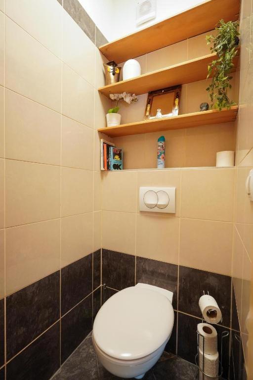 Jasmin Apartment at Gozsdu with free garage - image 16