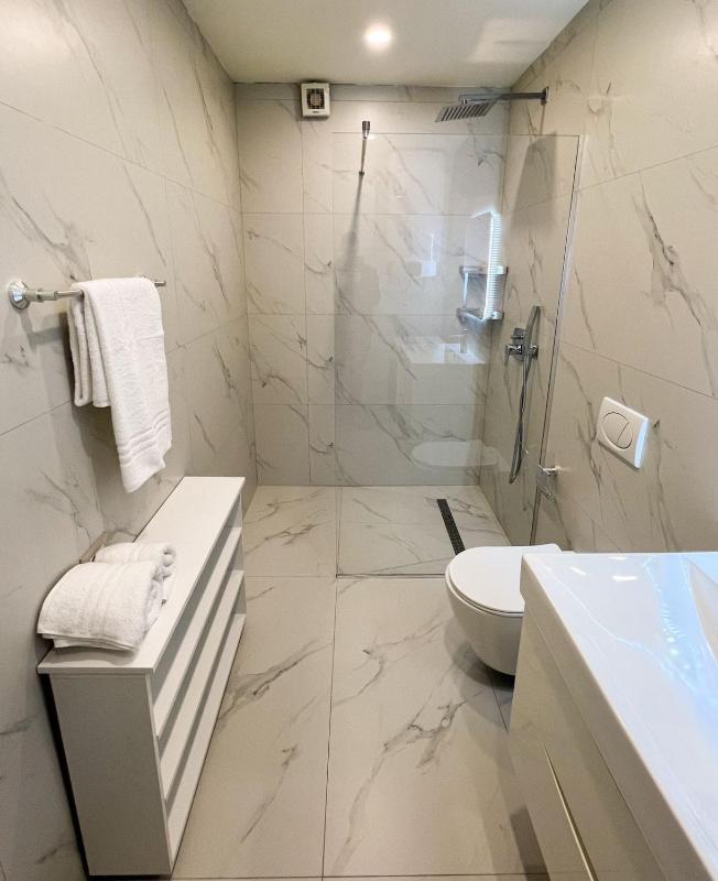 Sea View Apartment - image 9