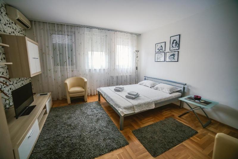 Apartment Stela - image 1