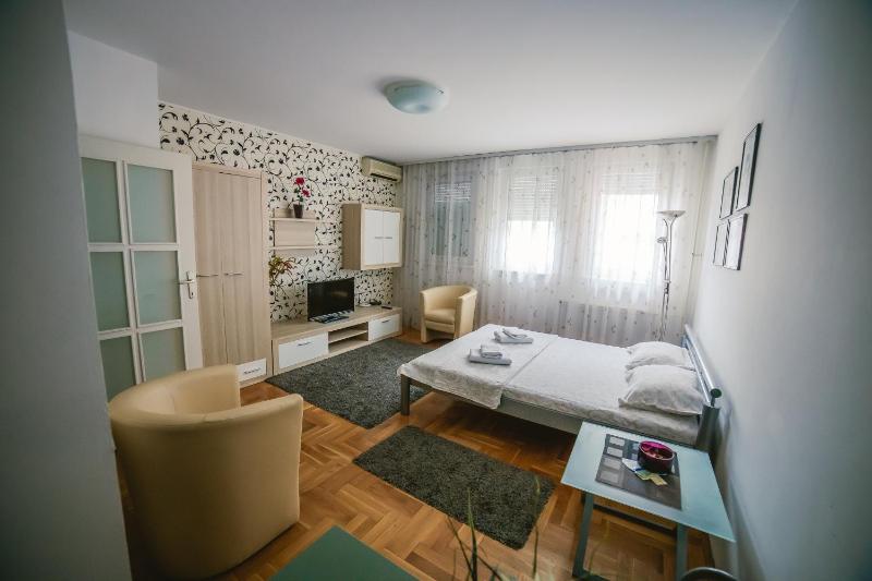 Apartment Stela - image 3