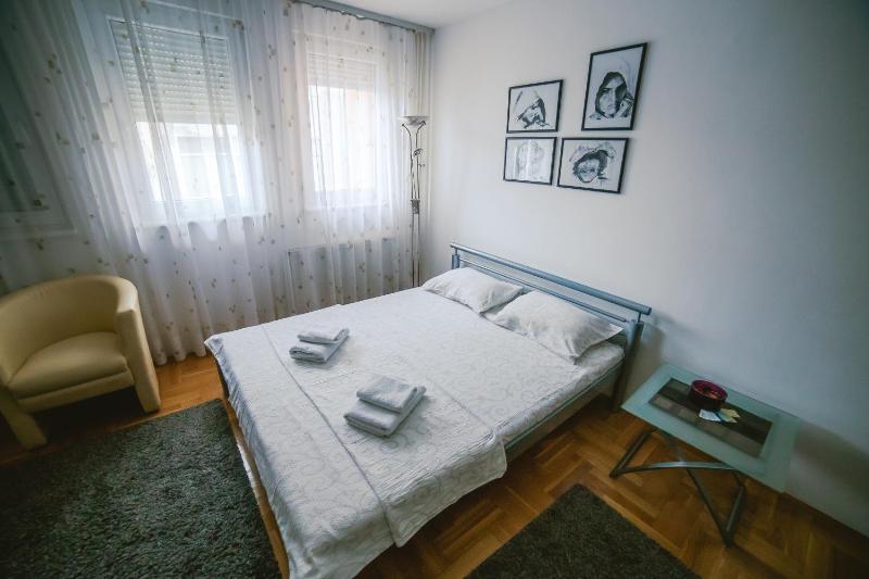 Studio Apartment image 2