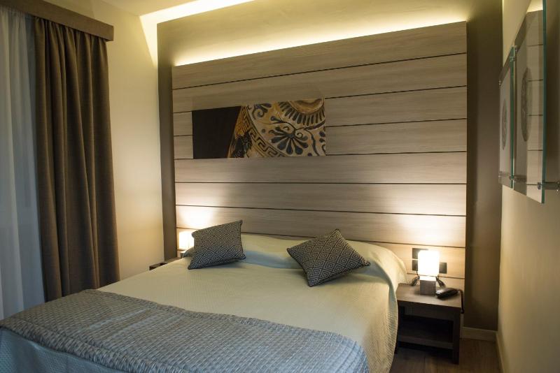 Double or Twin Room with Garden View image 4