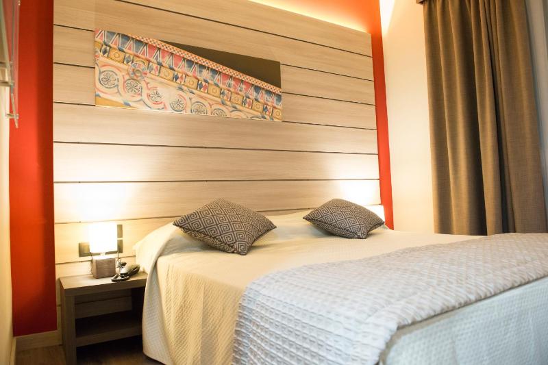 Standard Double or Twin Room with Balcony image 3