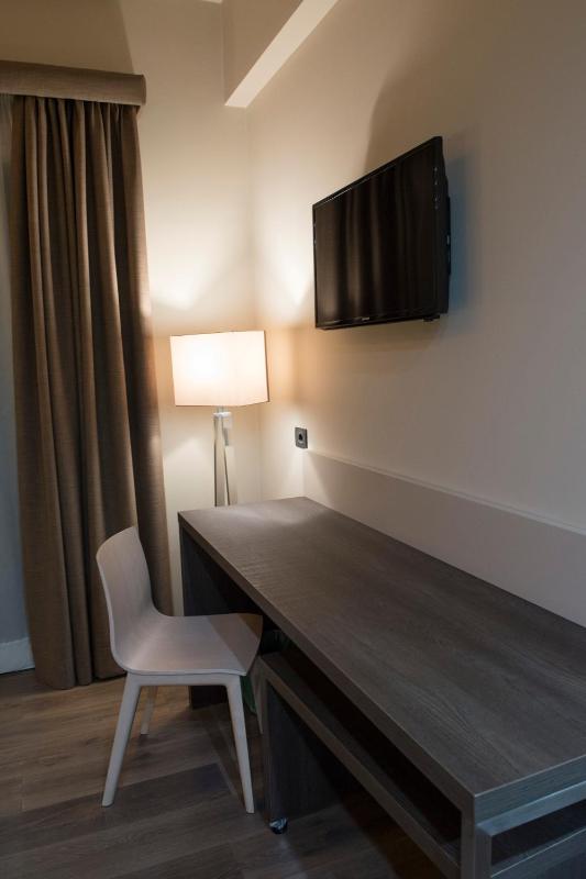 Standard Double or Twin Room with Balcony image 2