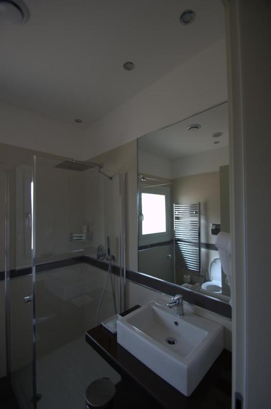 Deluxe Double or Twin Room image 3