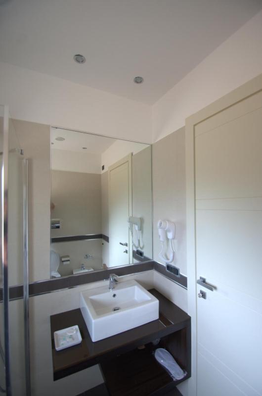 Deluxe Double or Twin Room image 2