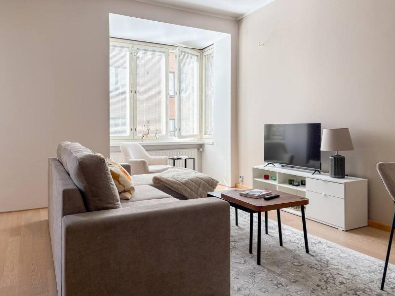 Spacious one-bedroom apartment on a pedestrian street right in the city center - image 11