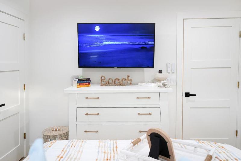 Luxury Beach Cottage - image 11