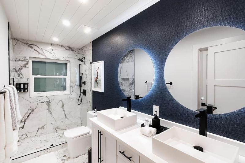 Luxury Beach Cottage - image 13