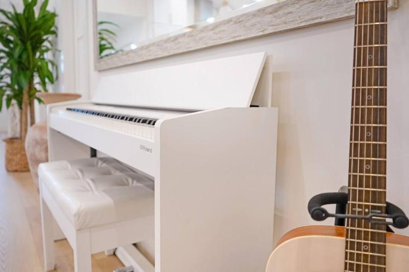 Luxury Beach Cottage - image 24