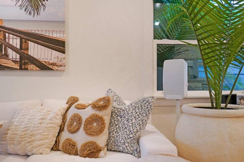 Luxury Beach Cottage - image 17