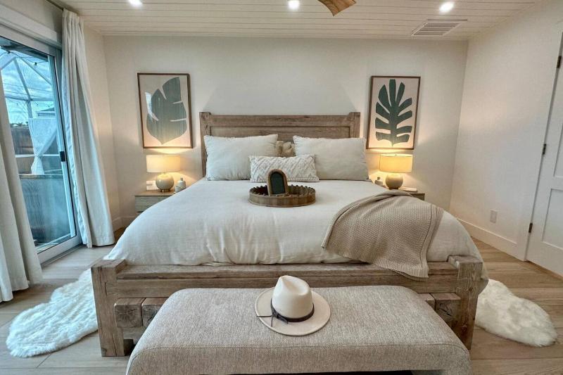 Luxury Beach Cottage - image 37