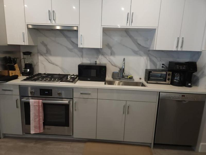 UBC Area Gem Spacious 2-Bedroom Townhouse with Full Kitchen - image 14
