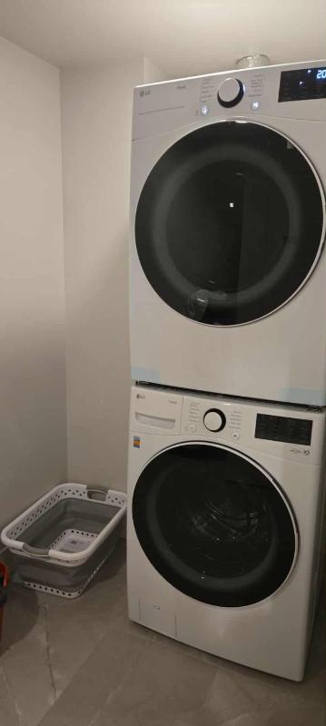 UBC Area Gem Spacious 2-Bedroom Townhouse with Full Kitchen - image 12