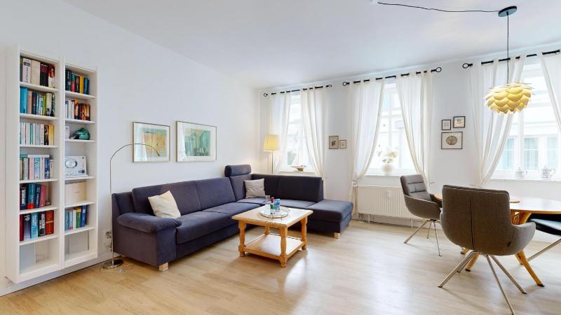 Villa Strandblick in Binz FeWo direkt am Strand mit Balkon und seitlichem Meerblick - image 1