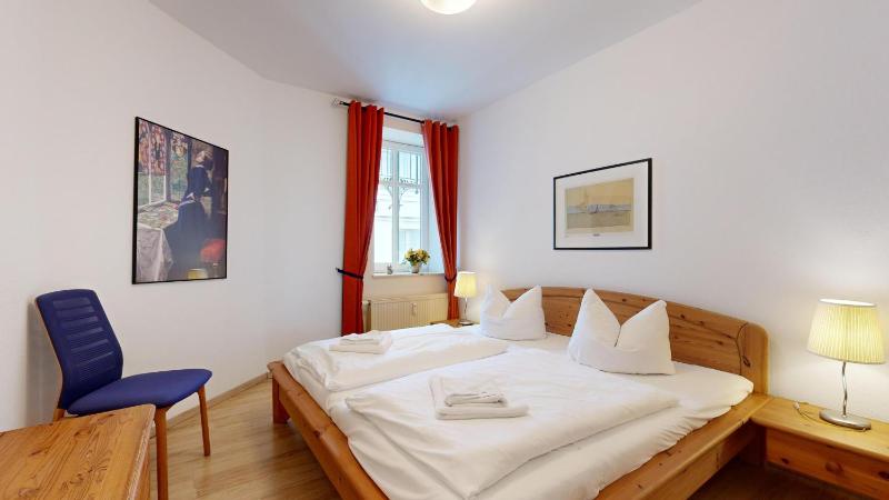 Villa Strandblick in Binz FeWo direkt am Strand mit Balkon und seitlichem Meerblick - image 14