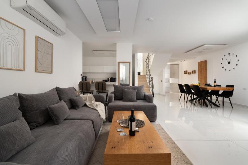 Golden villa - image 9