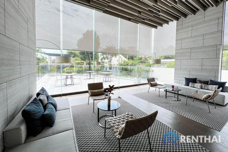 High end large sea view studio - image 13