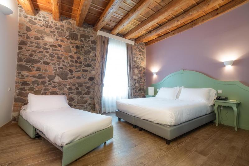 Double Room with Extra Bed image 1