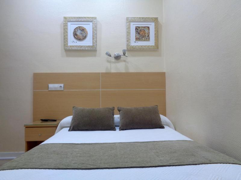 Small Interior Double Room image 4