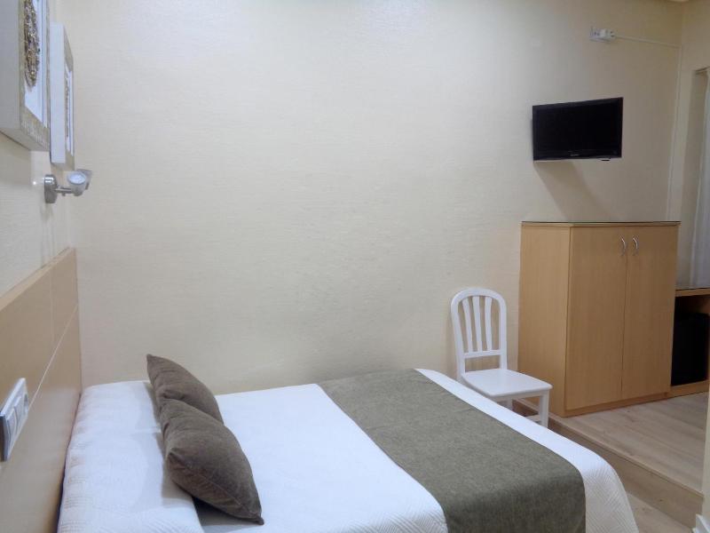 Small Interior Double Room image 2